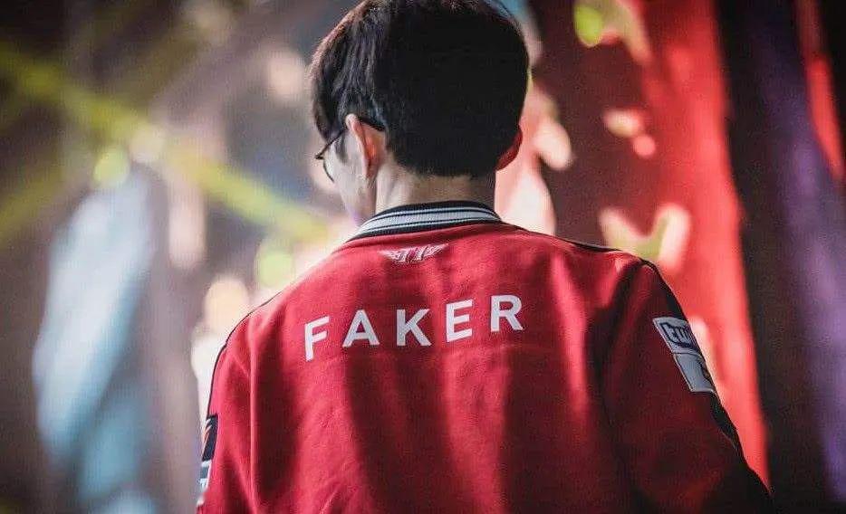 LPL A组资格赛： Weibo Gaming 和 Bilibili Gaming 进入了 Team WE 的巅峰组，经过加赛战胜了 EDward Gaming 以保持机会