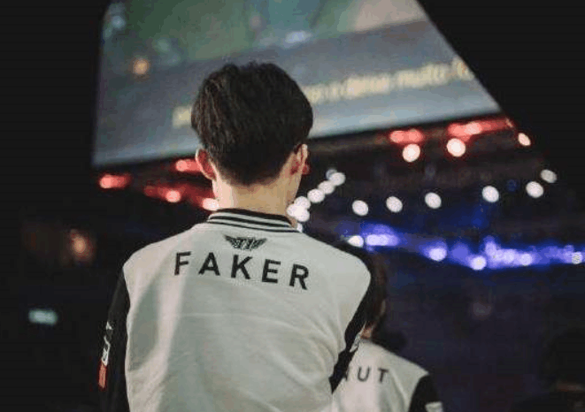 LPL每日TOP5：Zika狂怒基因，侧翼输出控制留人