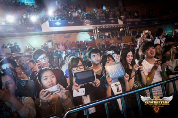 【战报】武汉eStar战胜深圳DYG，横扫S组斩获五连胜，春季赛常规赛完美收官