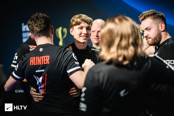 LPL今日首发名单：Knight 大战Rookie JackeyLove对战Photic